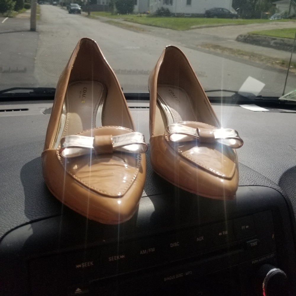 Coach tan shoes with heel